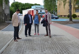  (photo)